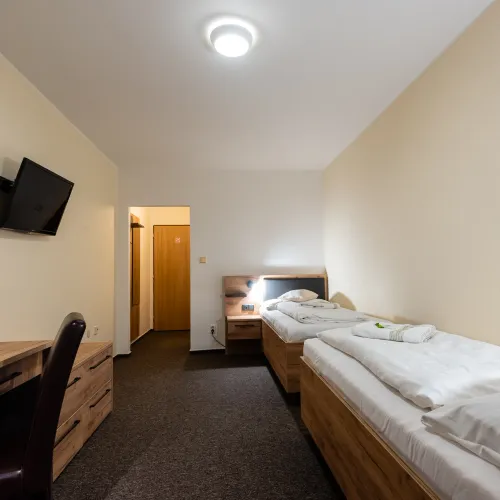 Twin room with an entryway
