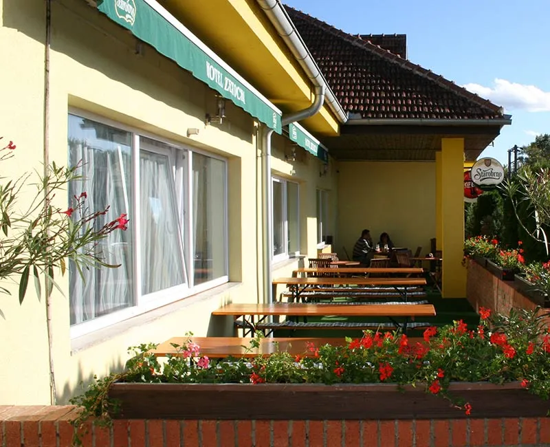 Letní terasa Hotelu Zetocha